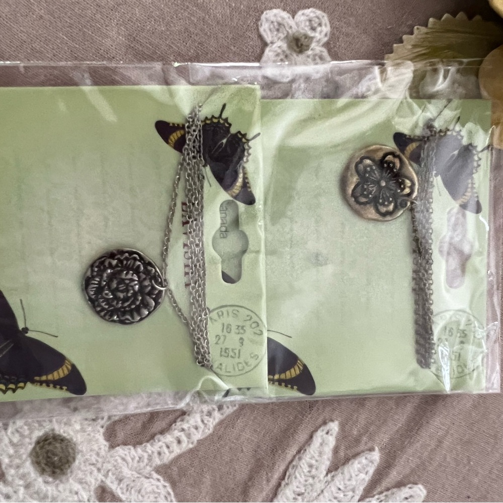 Women’s/girls 2 flower necklaces one is gold and one is silver brand Lavishy NWT